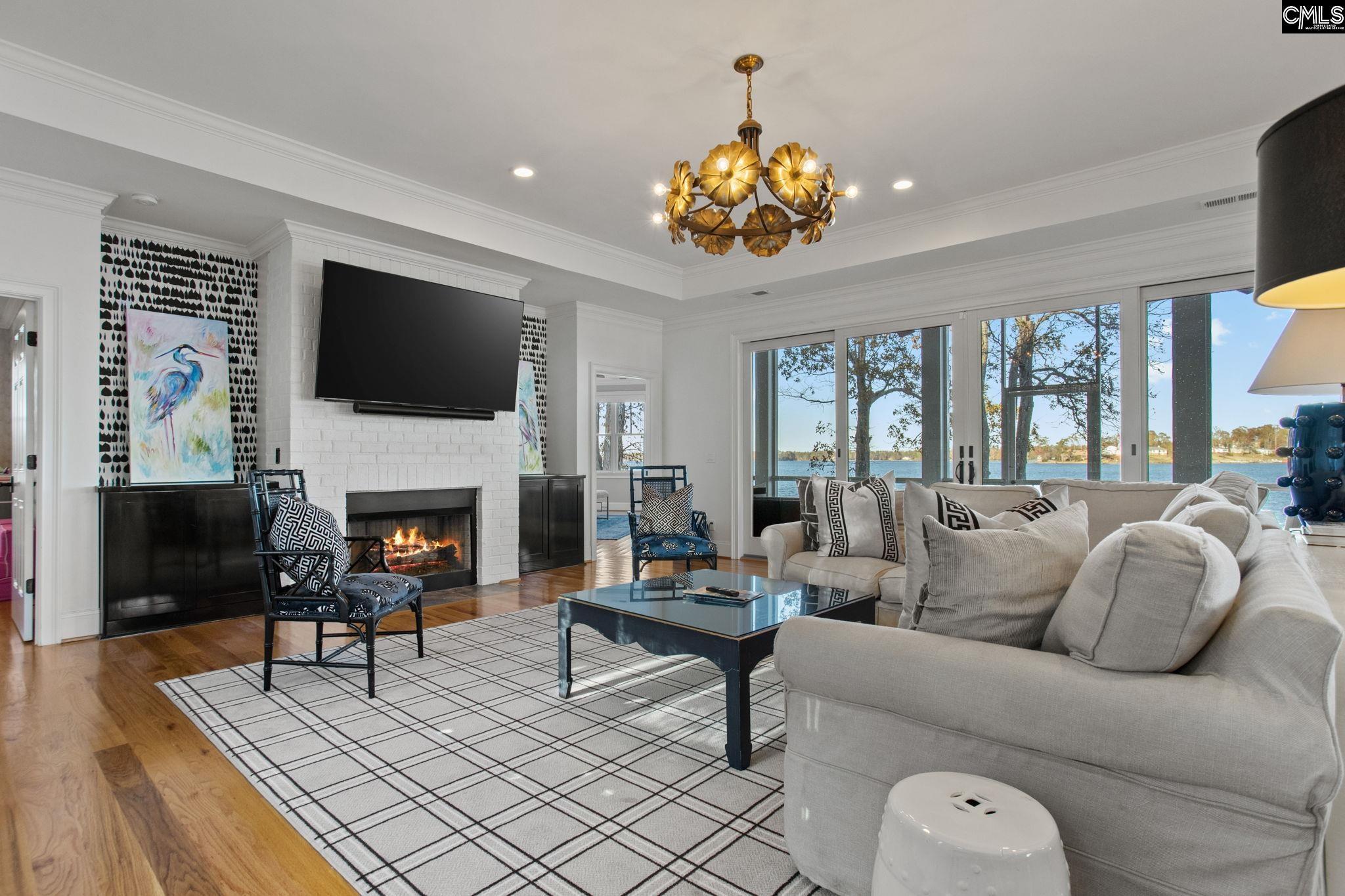 Image 3: Living Room