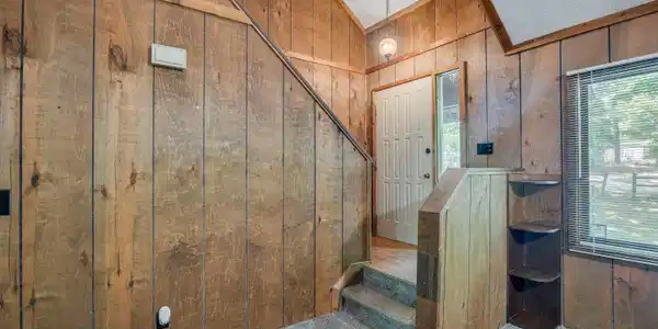 Image 2: Entry Way 2