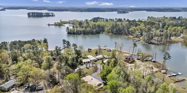 Image 3: Big Water On 2 Acres