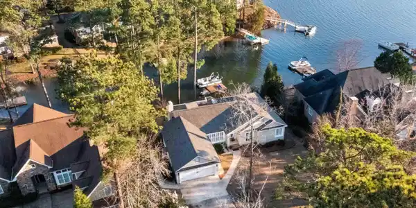 715 Cove Trail