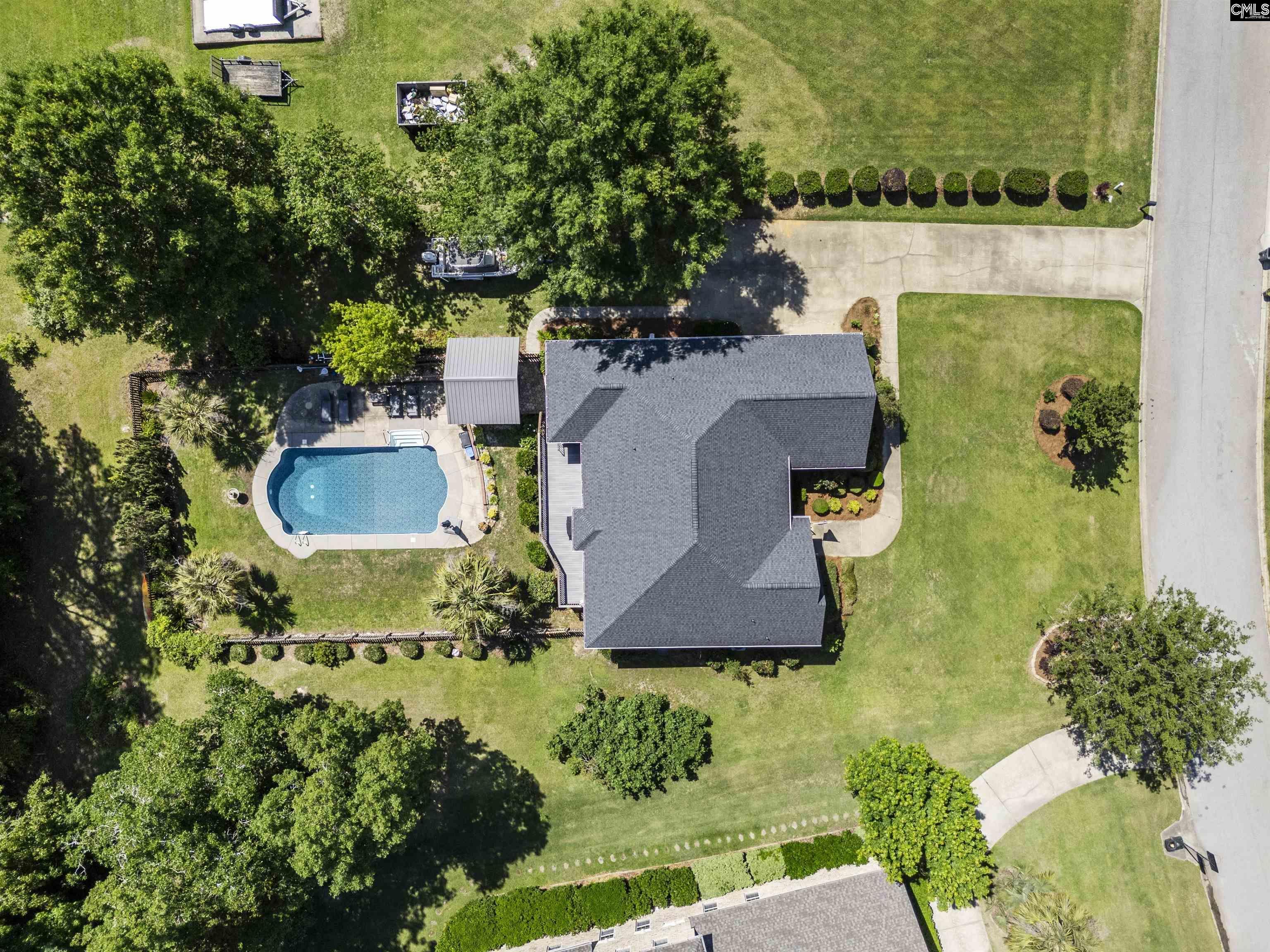 Image 2: 0.70 acre lot