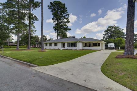 8 BRAMPTON Circle