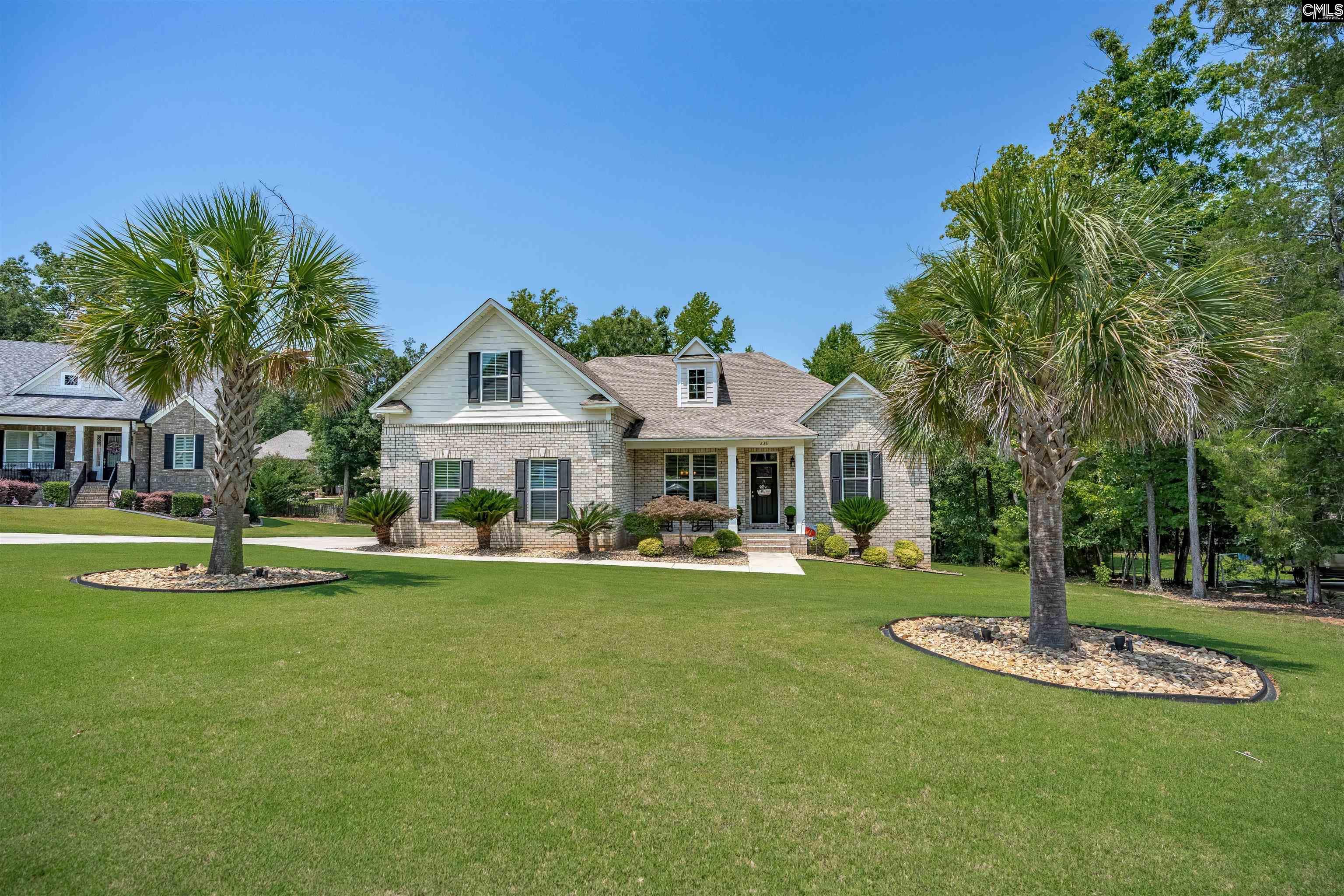 Image 2: Meticulously maintained yard features Tiftuf Bermuda grass, river rock and palm trees
