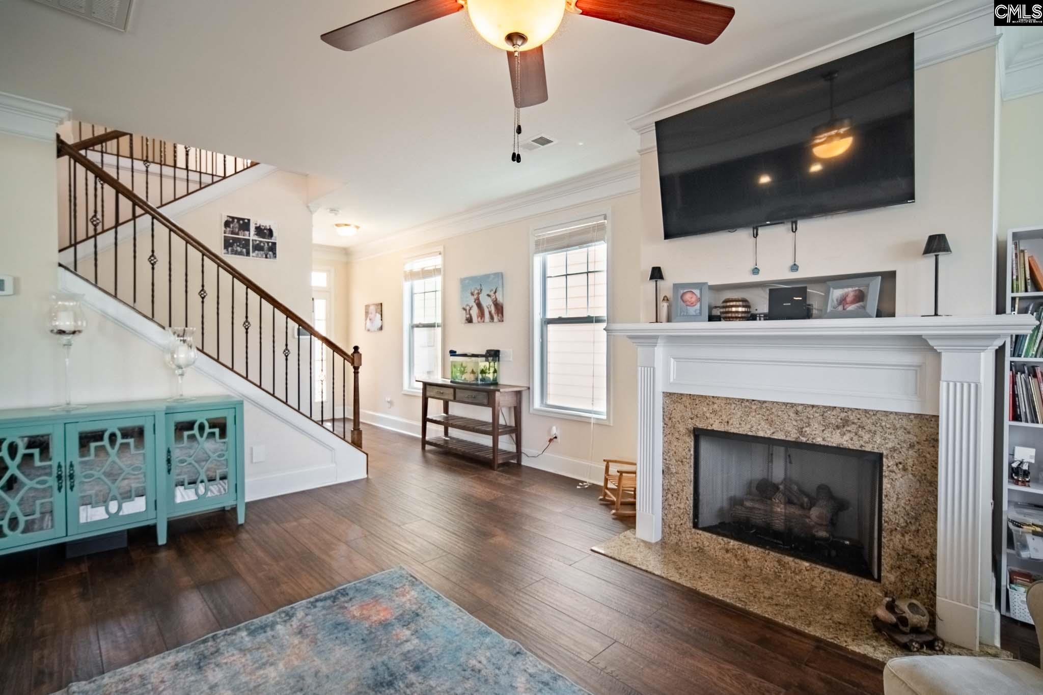 Image 2: Living Room