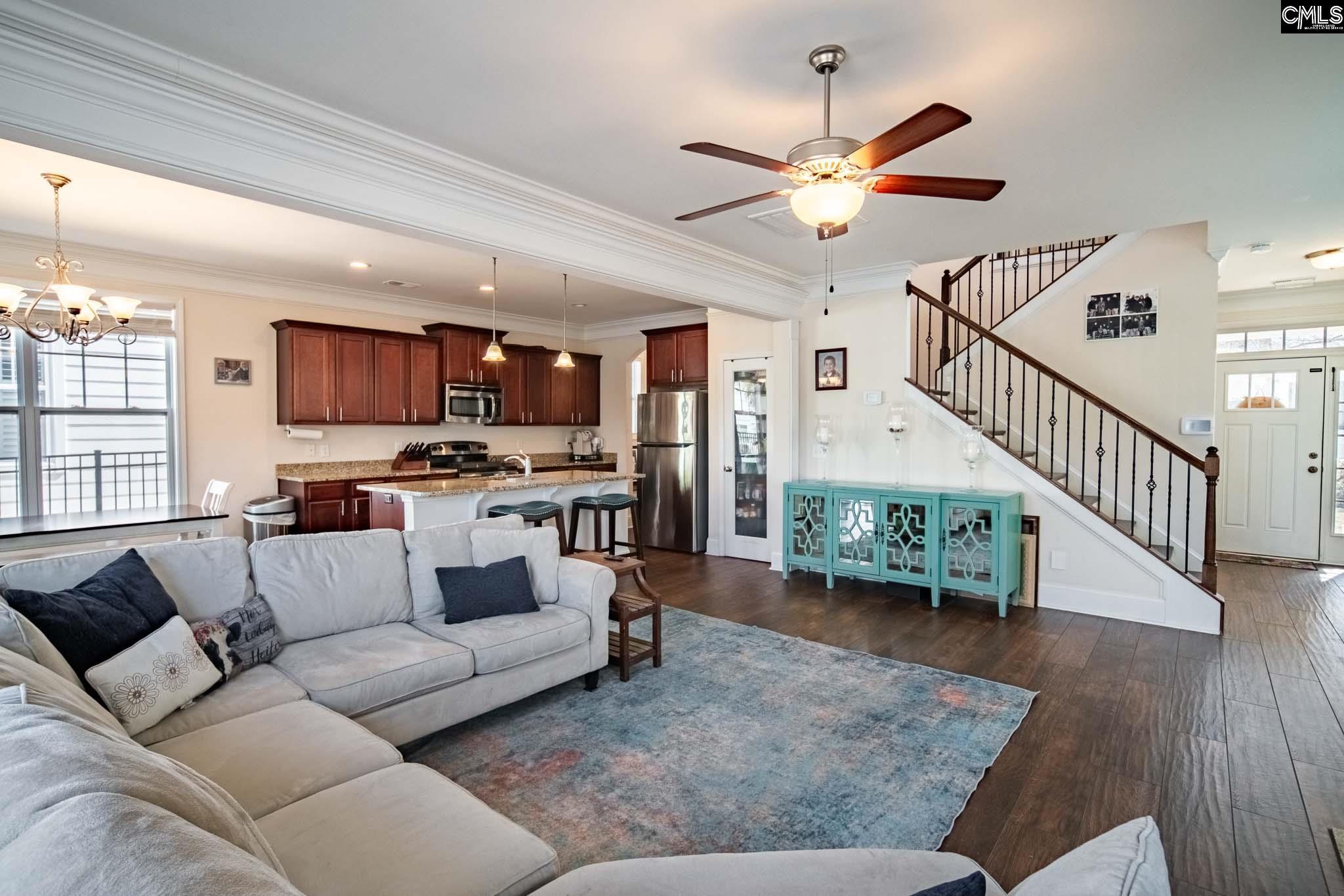 Image 3: Living Room