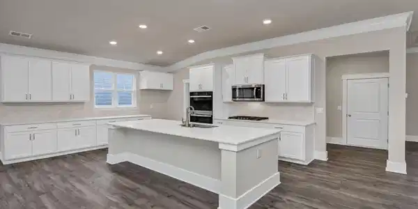 Image 2: Eaton kitchen