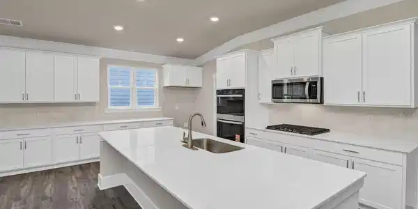 Image 3: Lots of counter and cabinet space, Eaton kitchen
