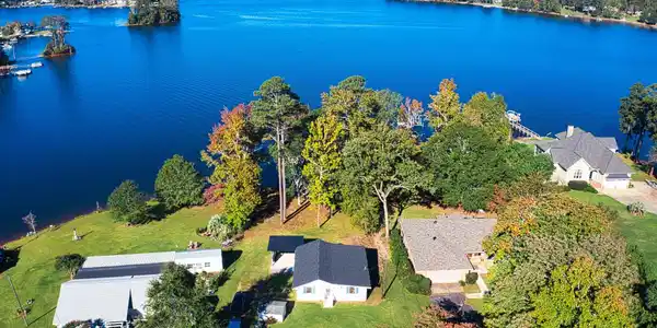 1091 Lake Drive