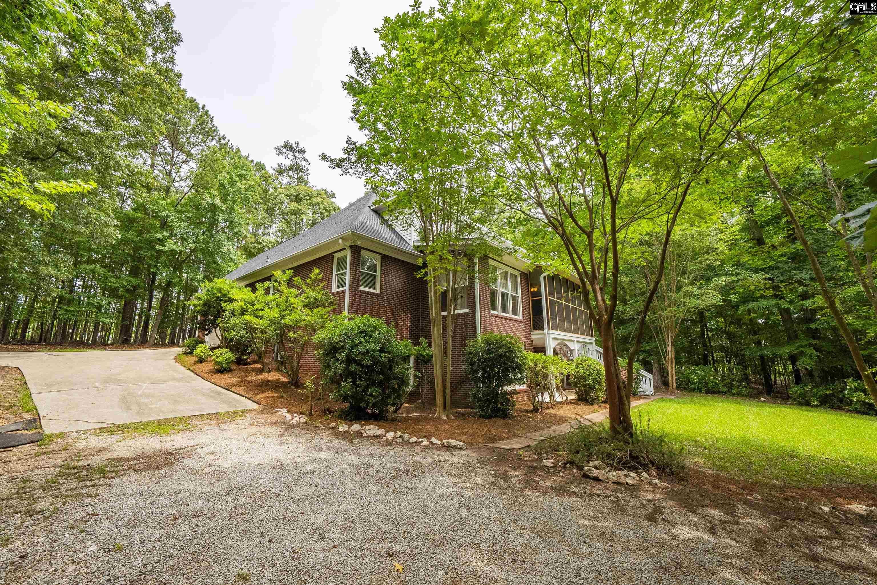 Image 3: Driveway to garage