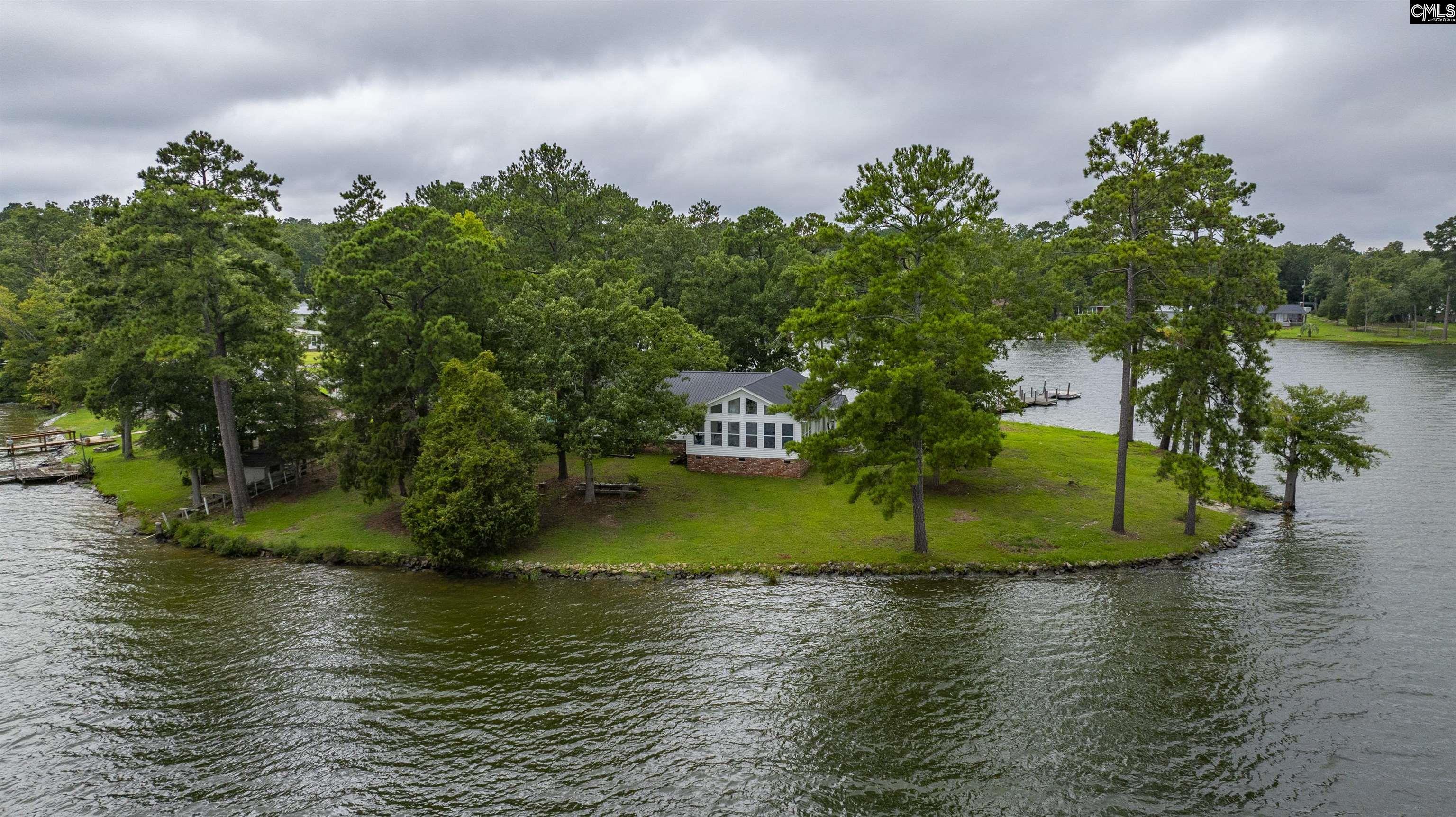 Image 1: Over 500 ft of shoreline!