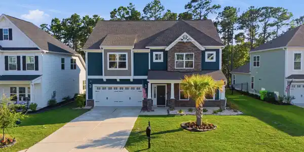 372 Harbour Pointe Drive