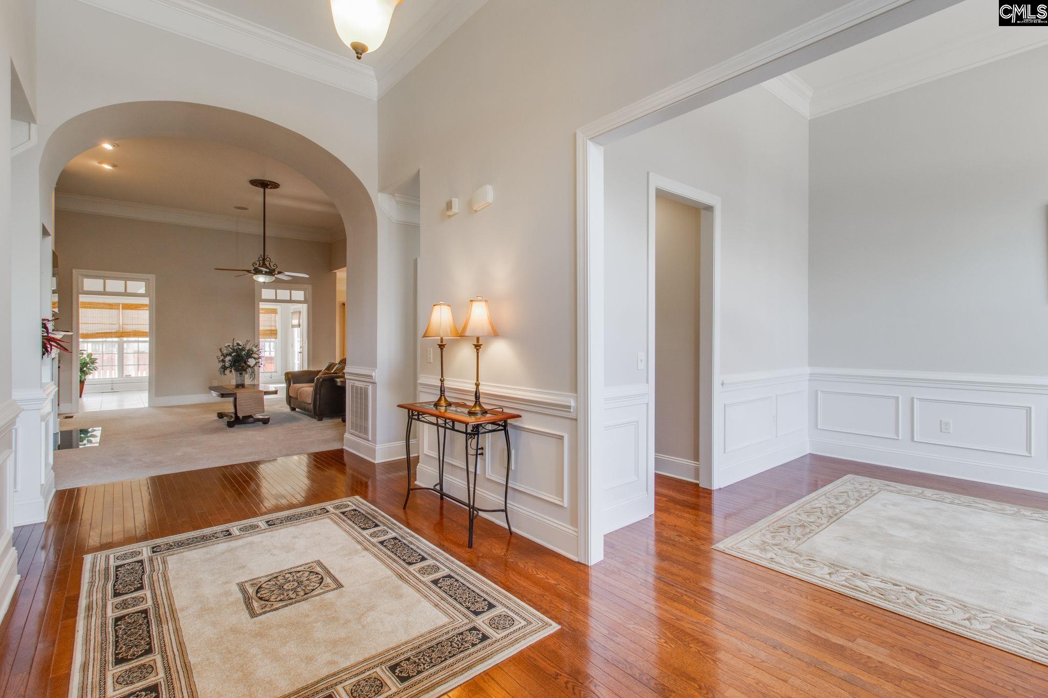 Image 3: Large Open Foyer Area