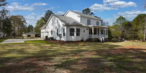 Image 3: Back porch and big yard!