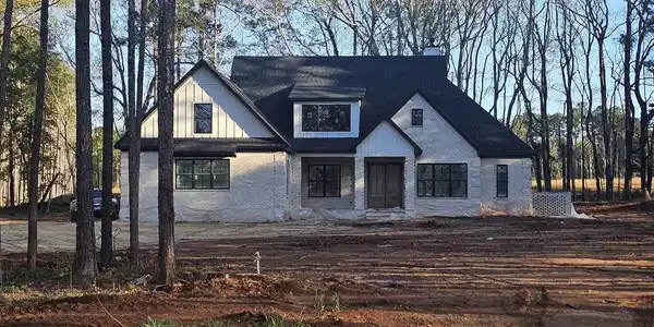 1147 Old Chapin Road