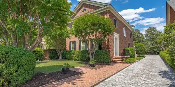 33 Lakeview Circle