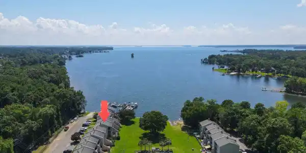 806 Village Lane