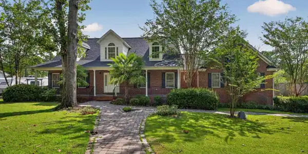 432 Lakeshore Drive