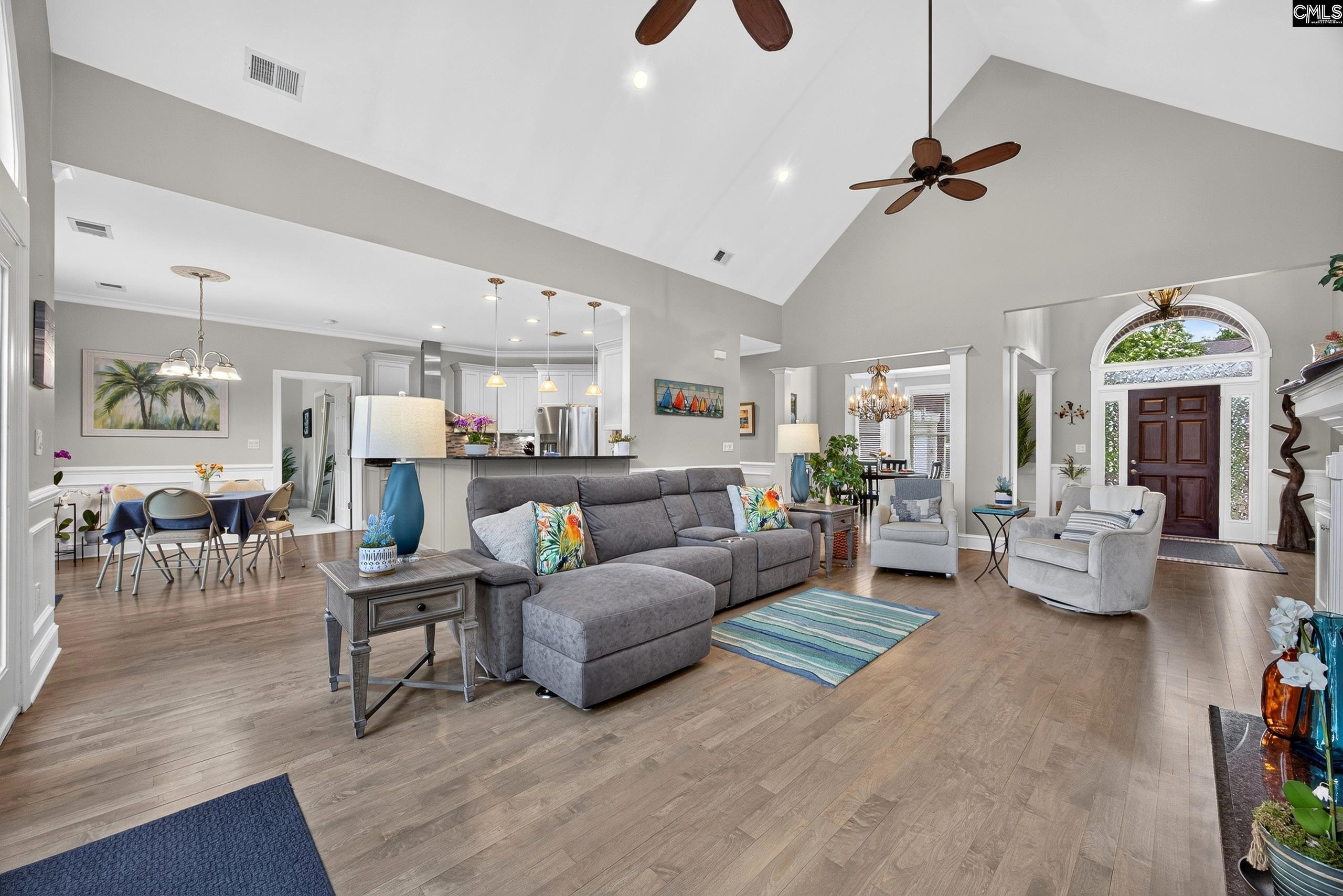 Image 3: Great room with soaring ceiling, Great room with soaring ceiling