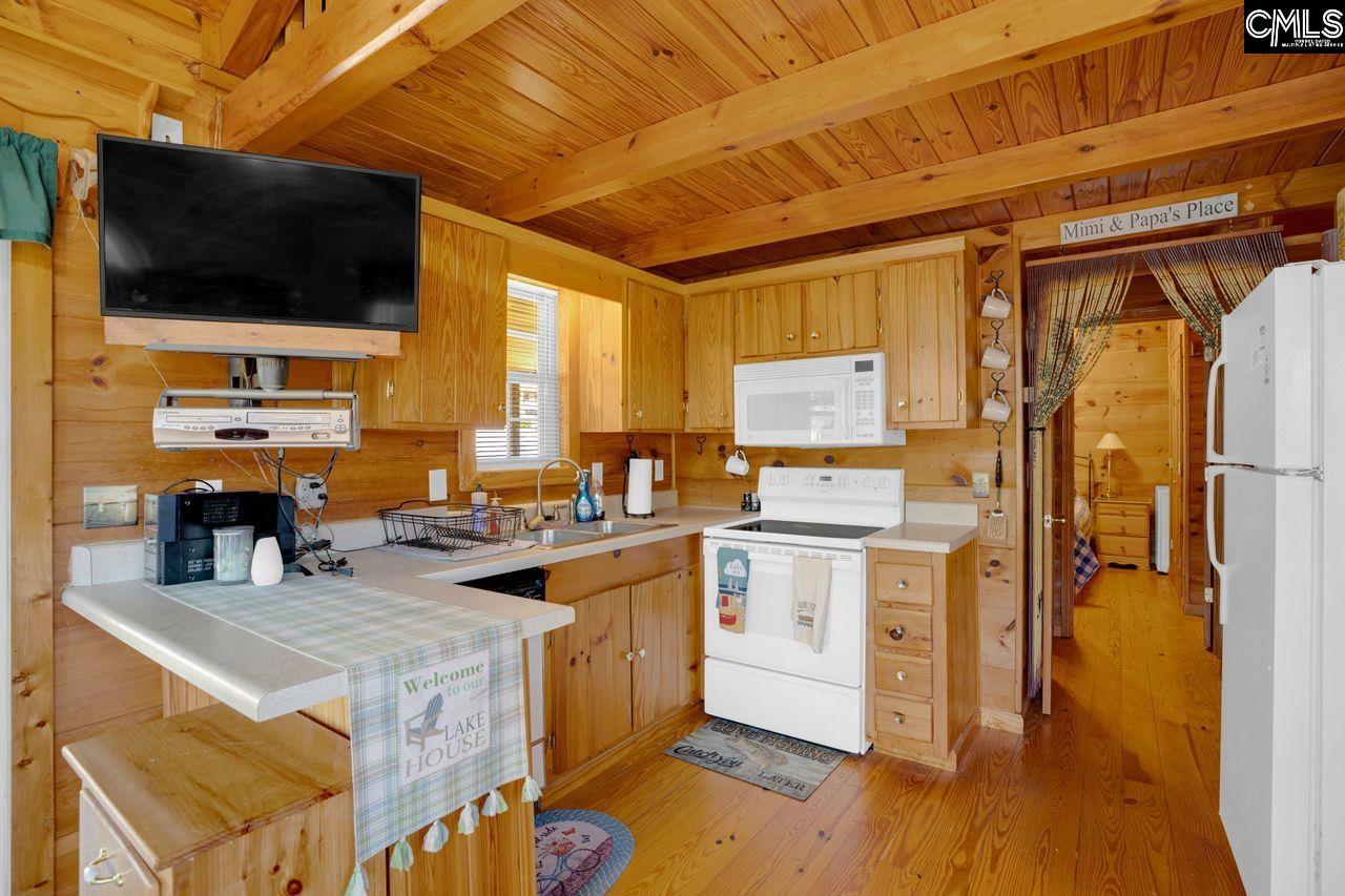 Image 2: Kitchen