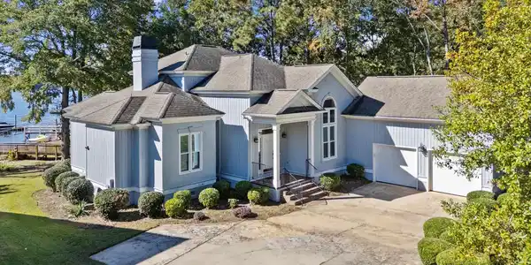 1115 Peninsula Drive