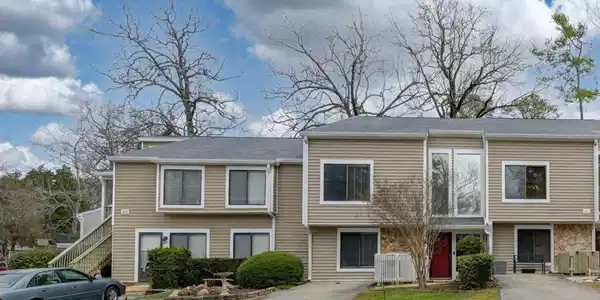 215 Shoreline Dr