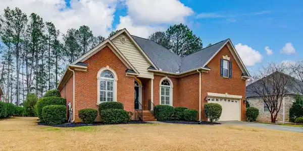 220 Pointe Overlook Drive