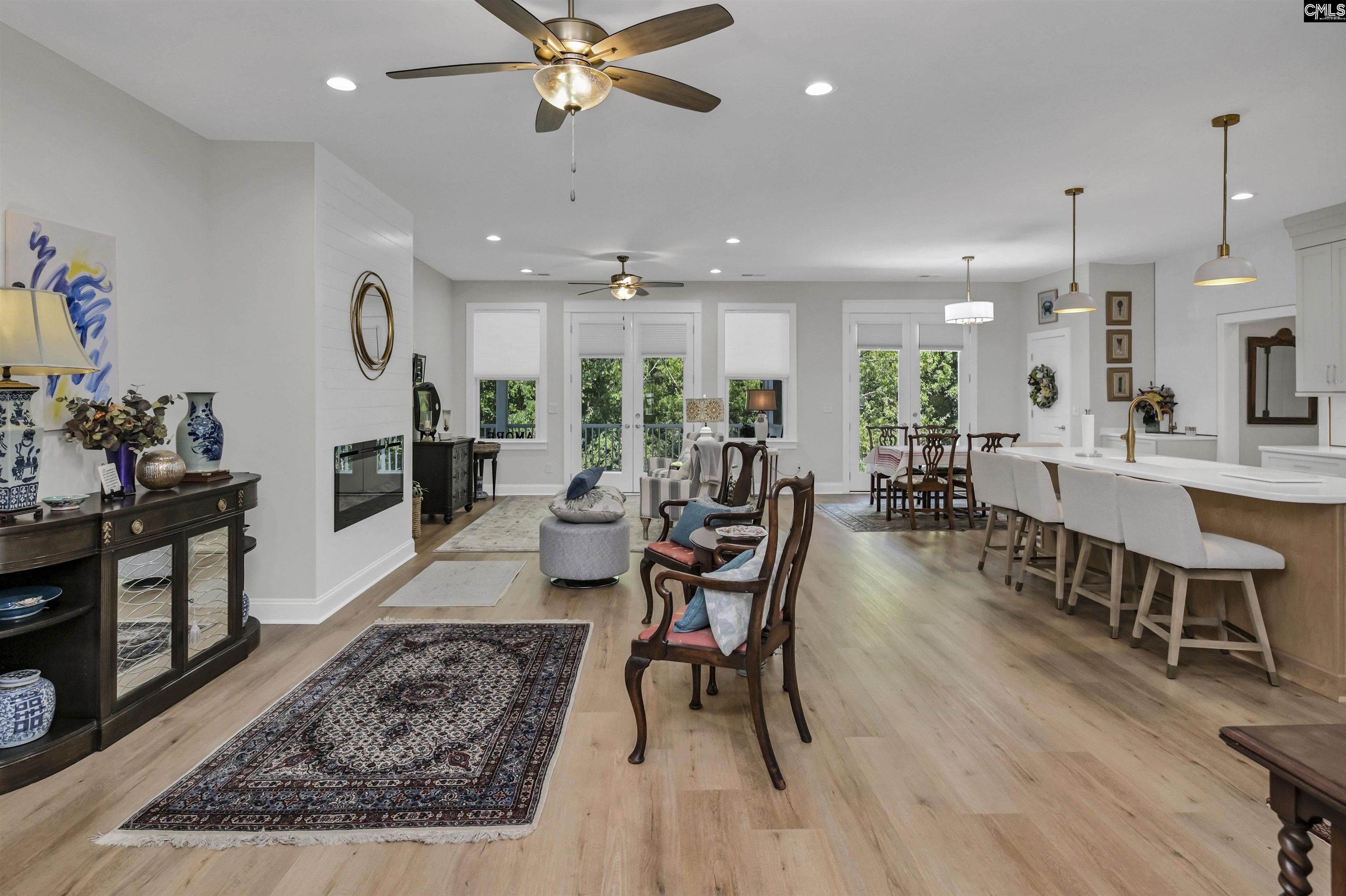 Image 2: BEAUTIFUL FLOORS!