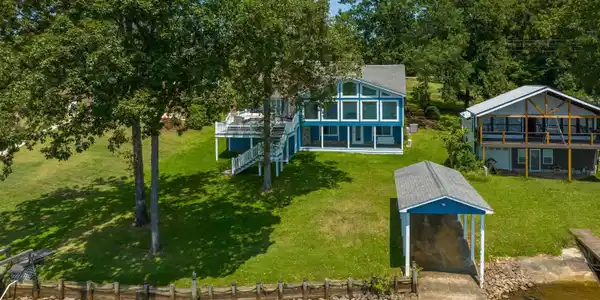 212 Lakewood Drive