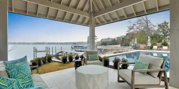 536 Yachting Road