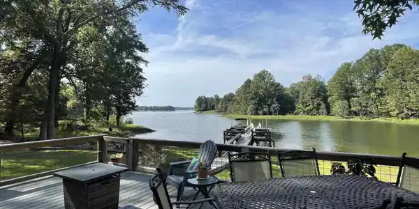 172 Woodlake Circle