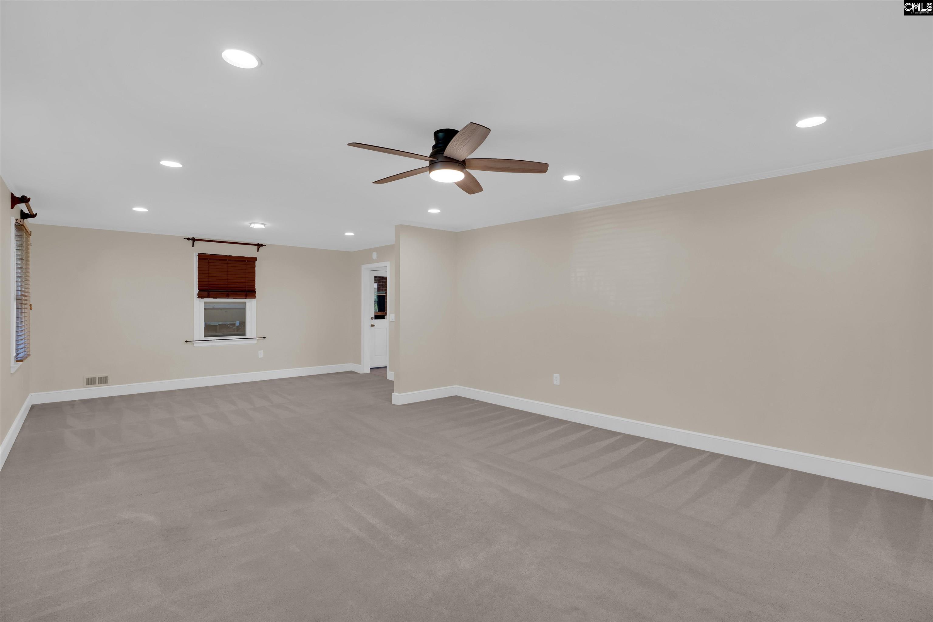 Image 1: Huge Living Space