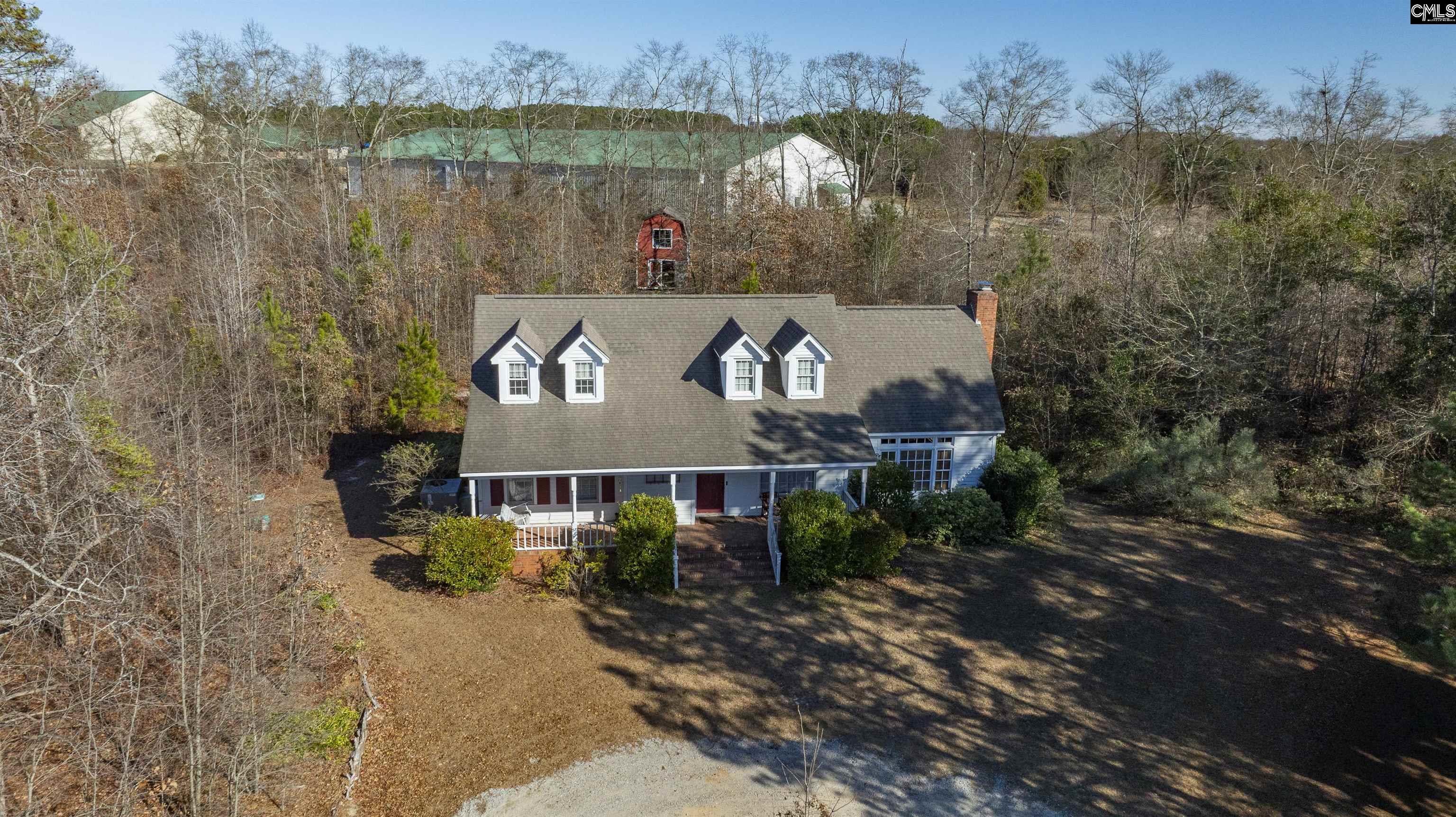 Image 1: Country Feel, large lot!