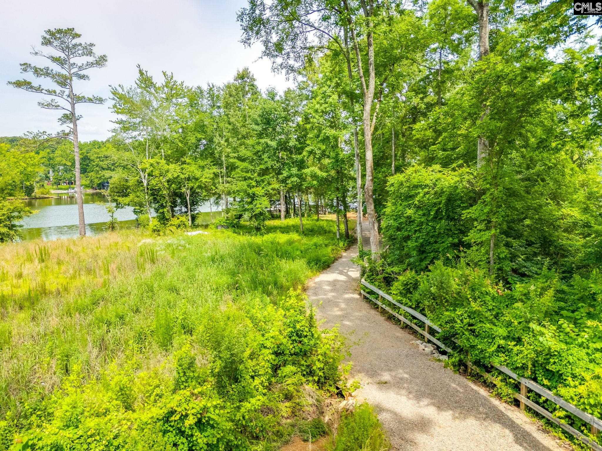 Image 3: Personal walking trail to the dock site