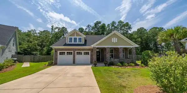 933 Isle Court
