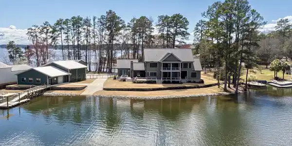 929 Bear Point