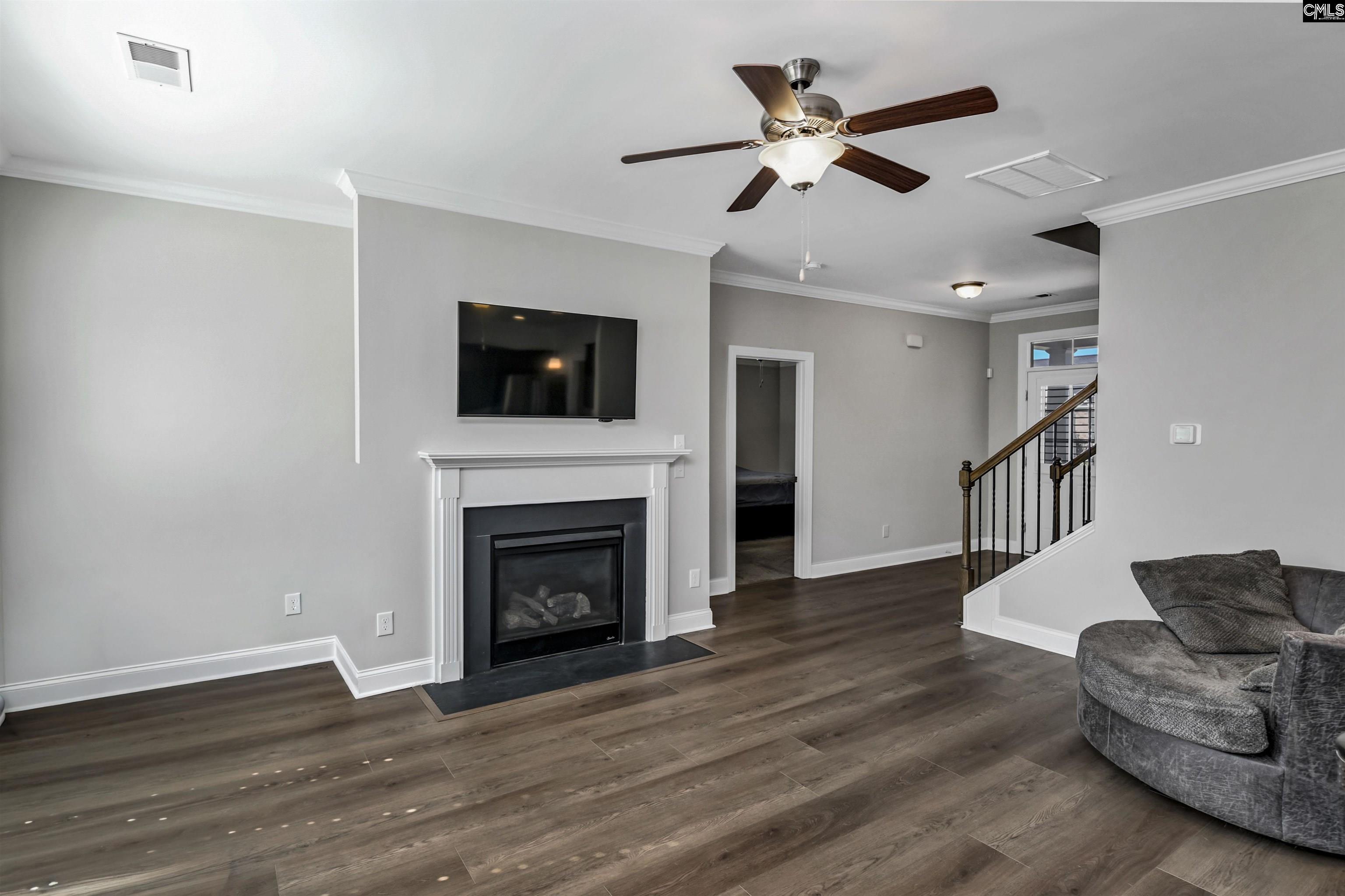 Image 2: COZY FIREPLACE!
