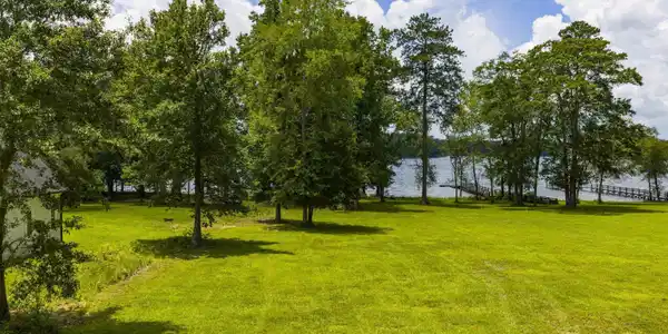 Image 1: Flat buildable lot