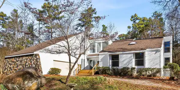 101 E Circle Drive