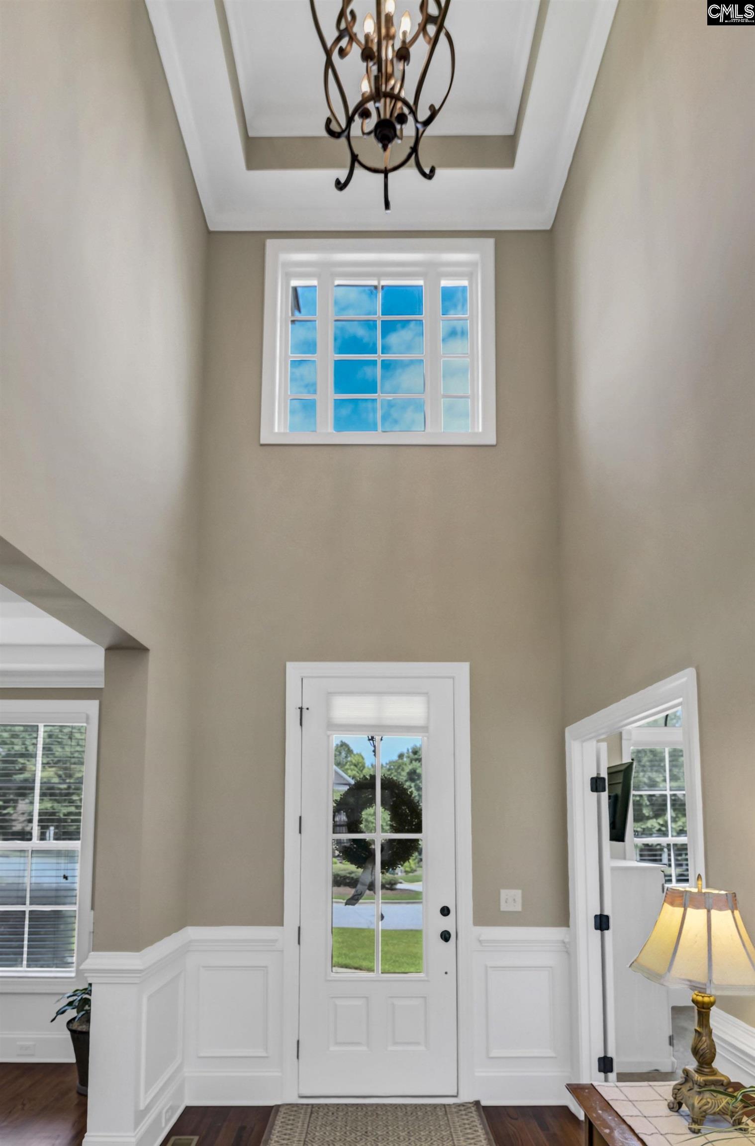 Image 3: Grand entry foyer