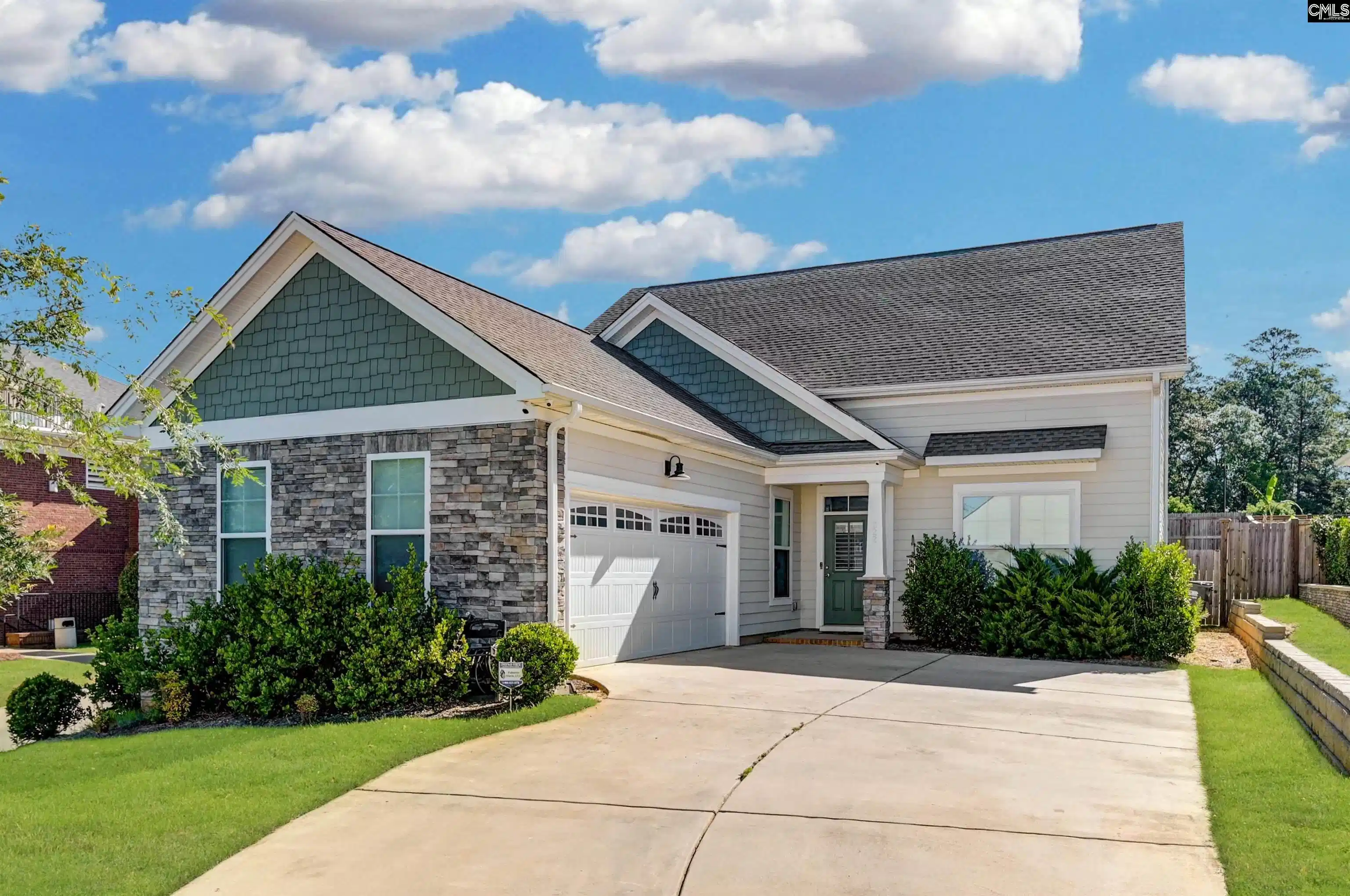 Image 0: BEAUTIFUL HOME!