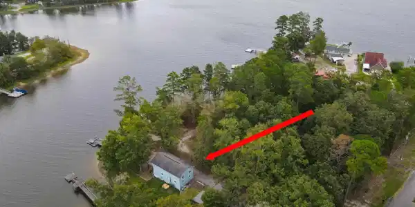 212 Lakeshore Drive