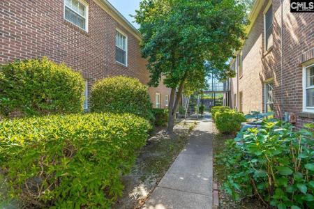 5516 Lakeshore Drive 403