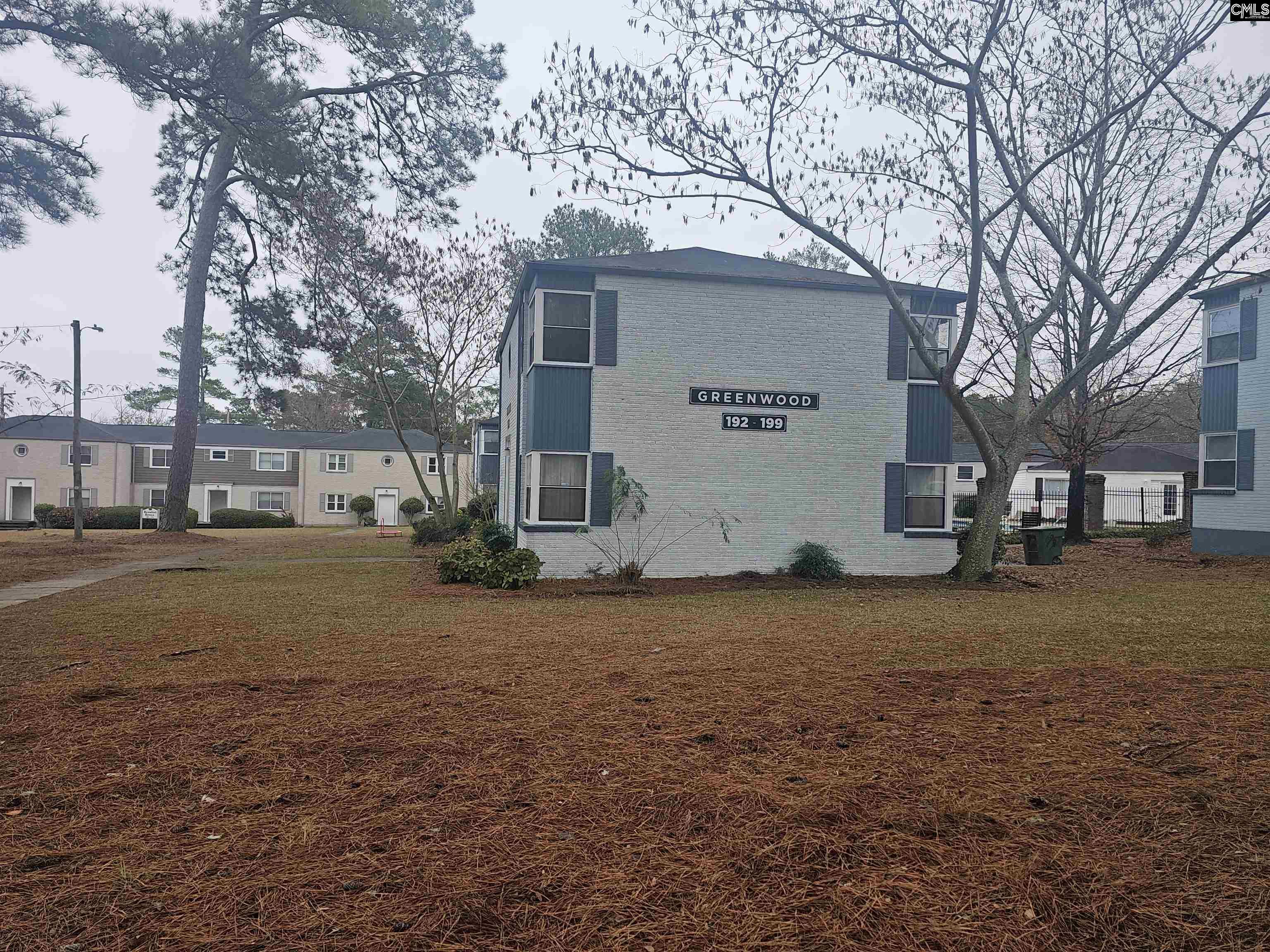 Image 1: HAMPTON HILLS