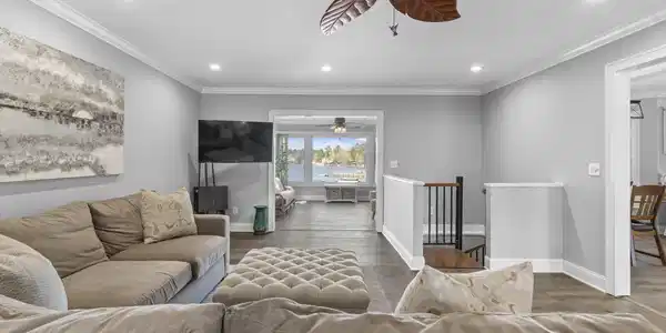 Image 3: Living Room