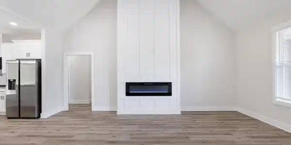 Image 3: Open floor plan
