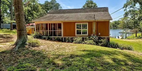 1060 Carolina Lane