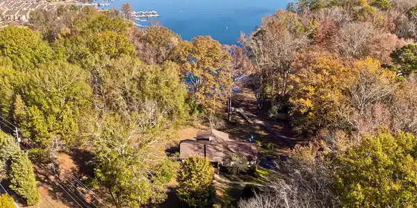 1424 Old Chapin Road