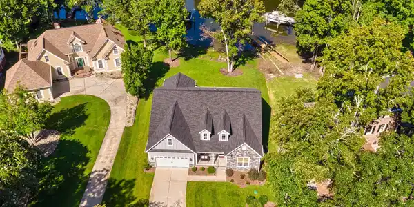 895 Peninsula Drive