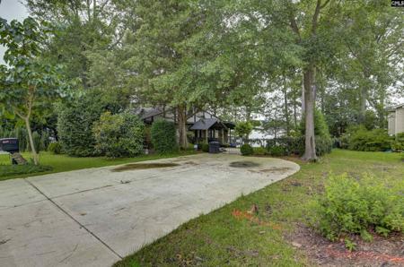648 E Point Drive