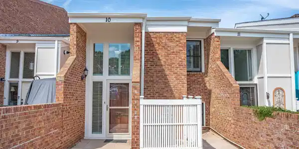 10 Low Hill Lane